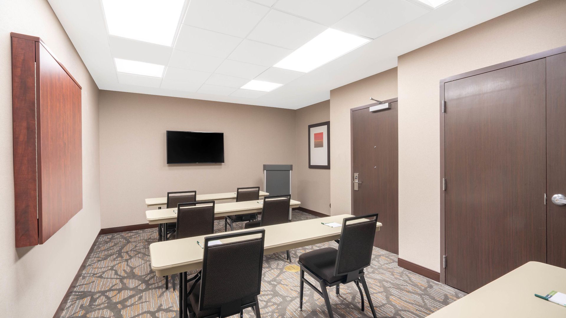 Hotel Hampton By Hilton Airport Century Place 3*