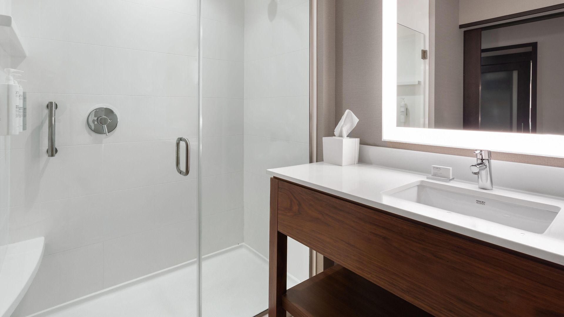 Hampton By Hilton Airport Century Place
