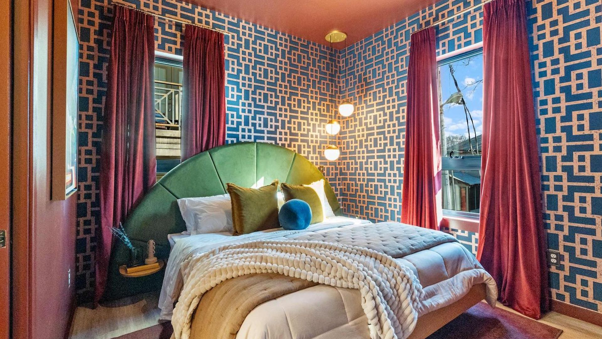 Three King With Pool Gym Balcony & Garage Right On Music Row Downtown Views From Rooftop Walk To Rca B & Local Dining Under 2 Miles To Broadway Elevator Access 24 Hr Hospitality Nashville