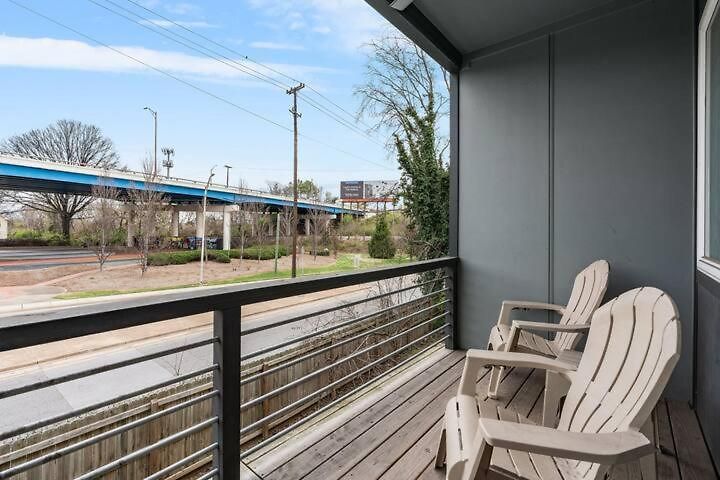 Chic Near Downtown Sleeps 14 Holiday home Nashville