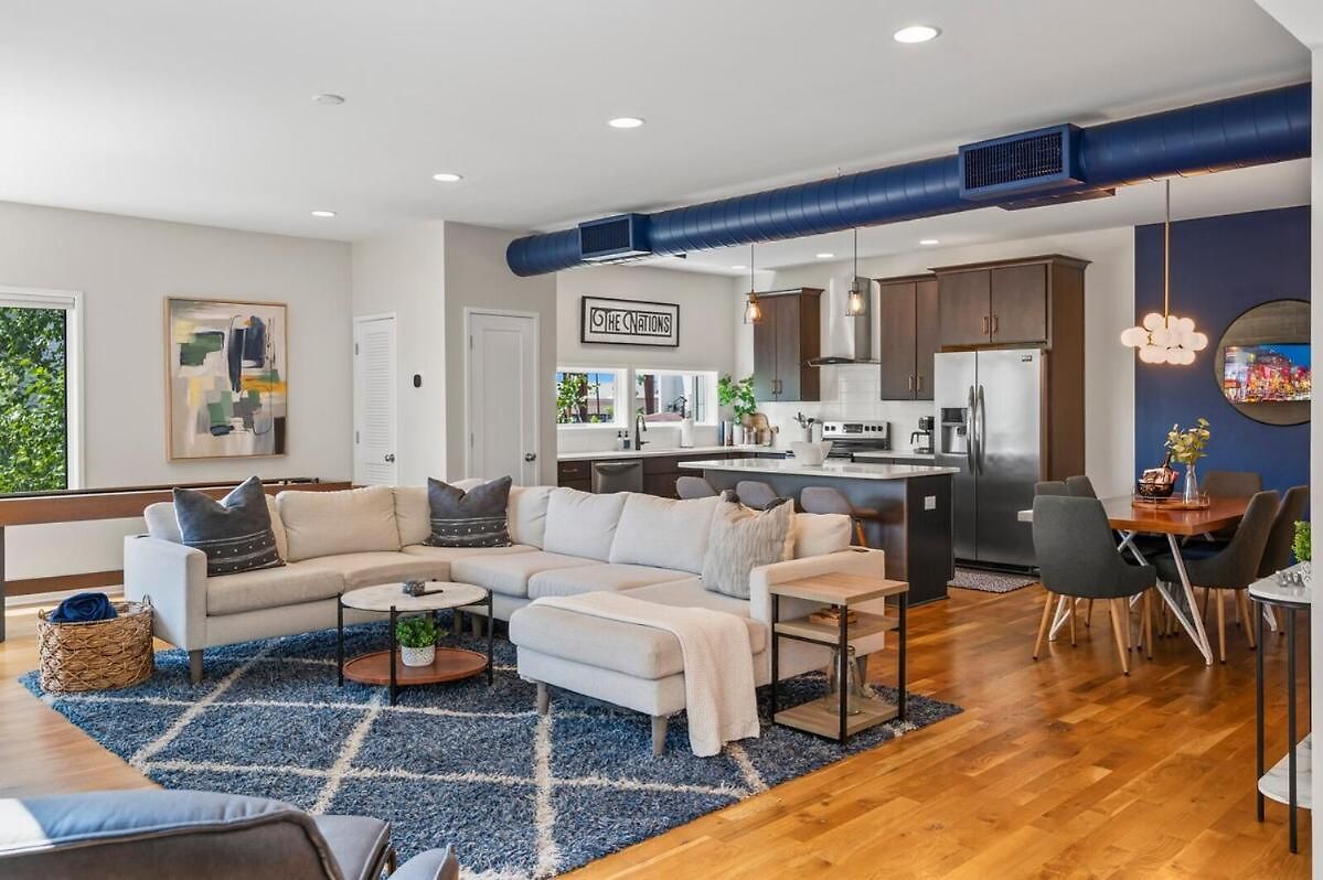 Walk & Bike-stunning Natural Light! 13 Mins To Downtown *