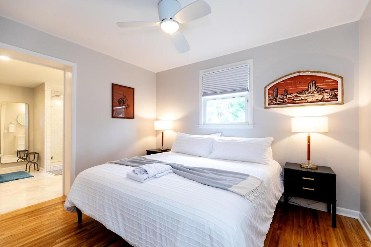 Casa Azul King Beds Close To Broadway Hot Tub Holiday home Nashville