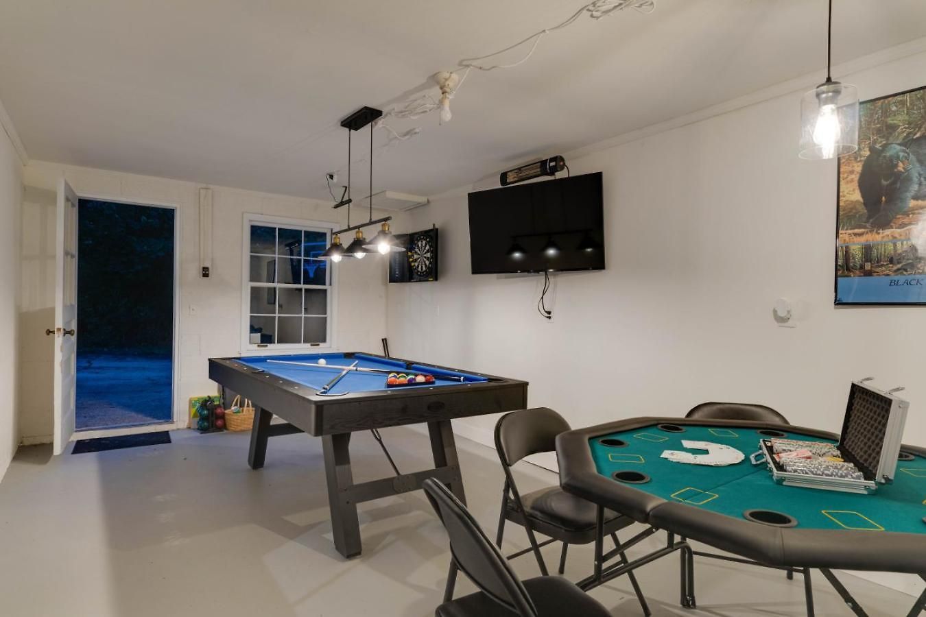 Holiday home New Playground Hot Tub Games And Broadway Buzz