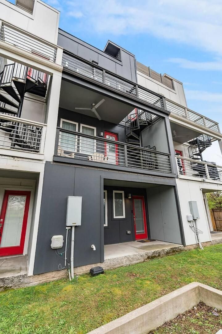 Chic Near Downtown Sleeps 14 * Nashville