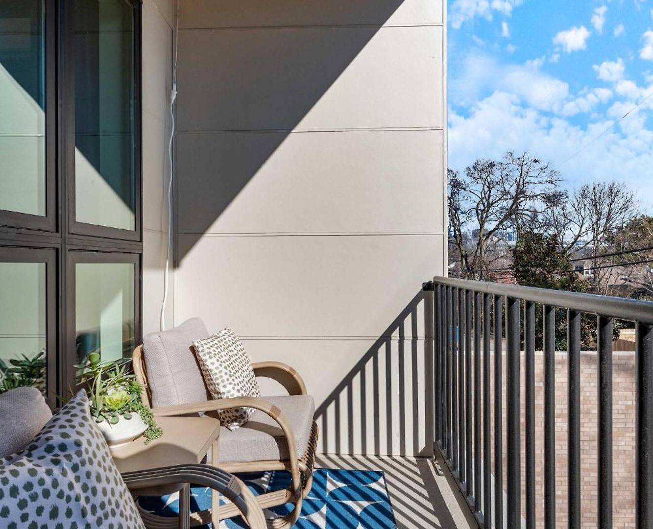 Three King With Pool Gym Balcony & Garage Right On Music Row Downtown Views From Rooftop Walk To Rca B & Local Dining Under 2 Miles To Broadway Elevator Access 24 Hr Hospitality Holiday home *