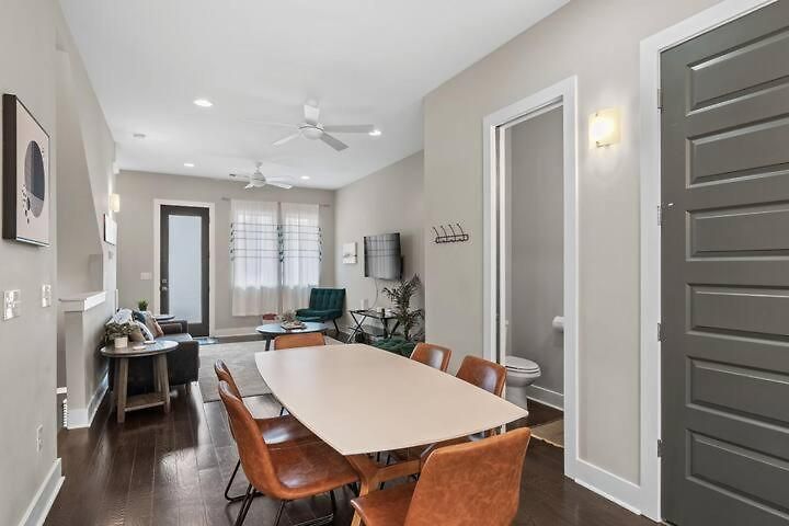 Chic Near Downtown Sleeps 14 * Nashville