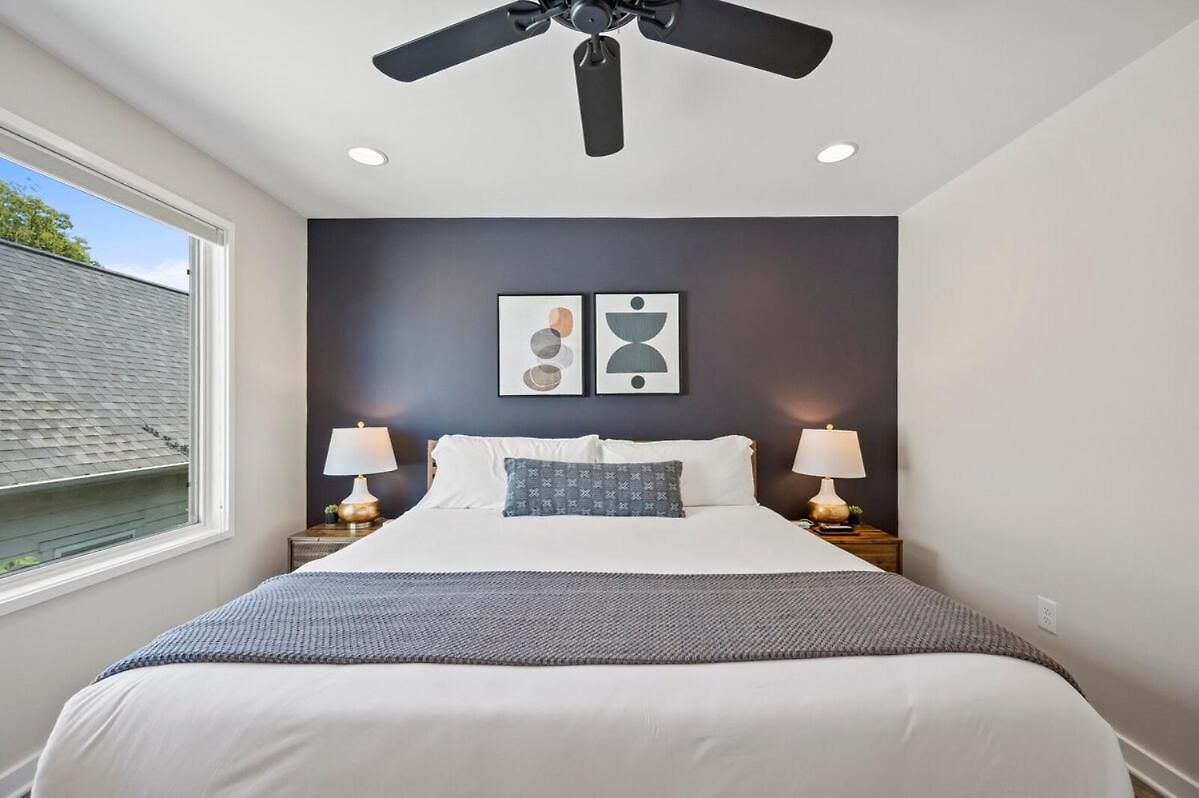 Walk & Bike-stunning Natural Light! 13 Mins To Downtown