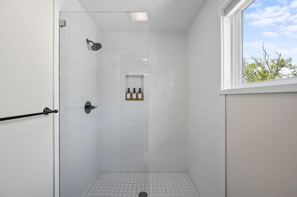 Walk & Bike-stunning Natural Light! 13 Mins To Downtown