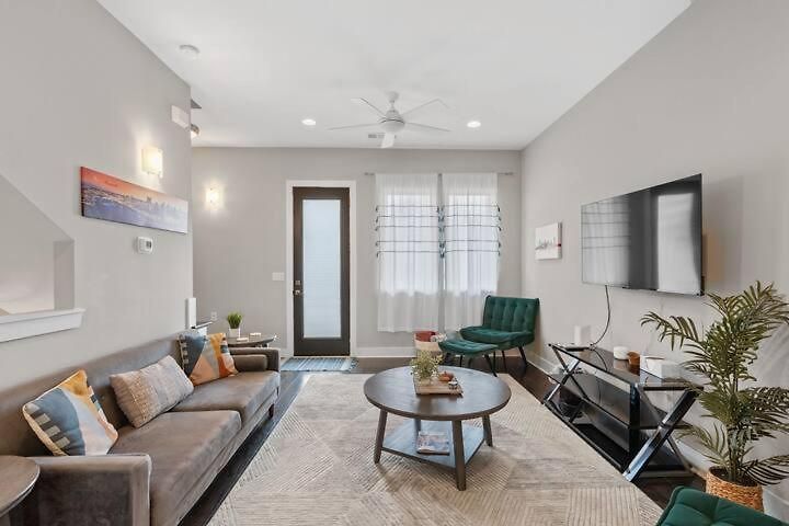 Holiday home Chic Near Downtown Sleeps 14 Nashville