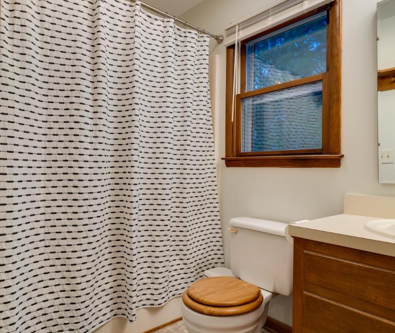 Holiday home New Playground Hot Tub Games And Broadway Buzz