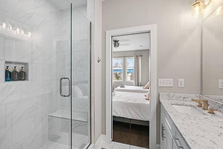 Holiday home Chic Near Downtown Sleeps 14 Nashville