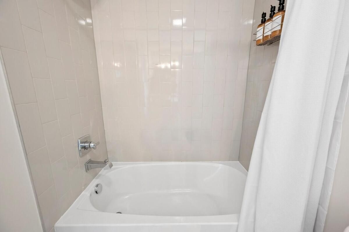 Walk & Bike-stunning Natural Light! 13 Mins To Downtown Holiday home *