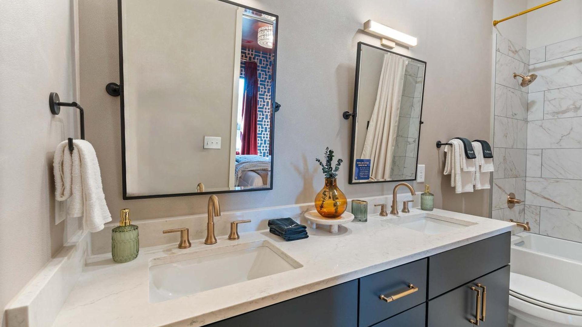 Three King With Pool Gym Balcony & Garage Right On Music Row Downtown Views From Rooftop Walk To Rca B & Local Dining Under 2 Miles To Broadway Elevator Access 24 Hr Hospitality Holiday home Nashville