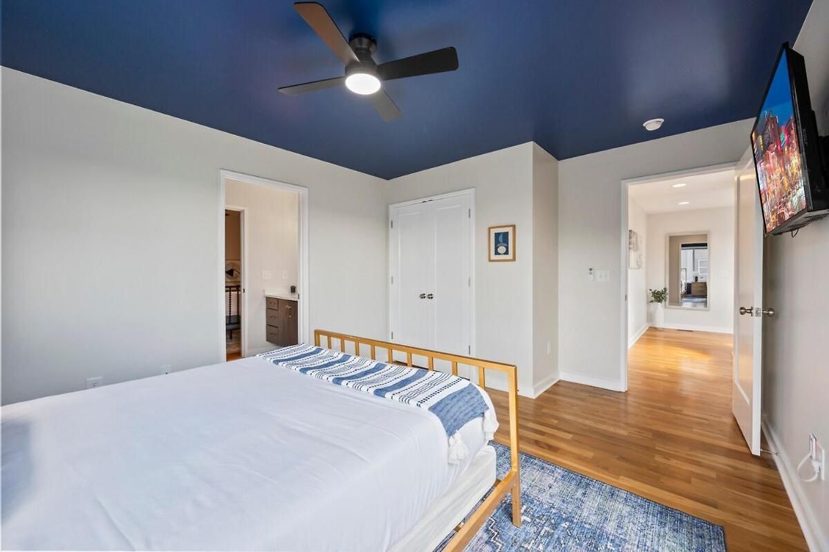 Walk & Bike-stunning Natural Light! 13 Mins To Downtown Holiday home *