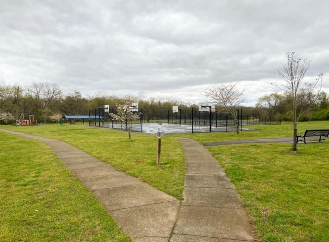 New Listing The Playhouse With Games & *