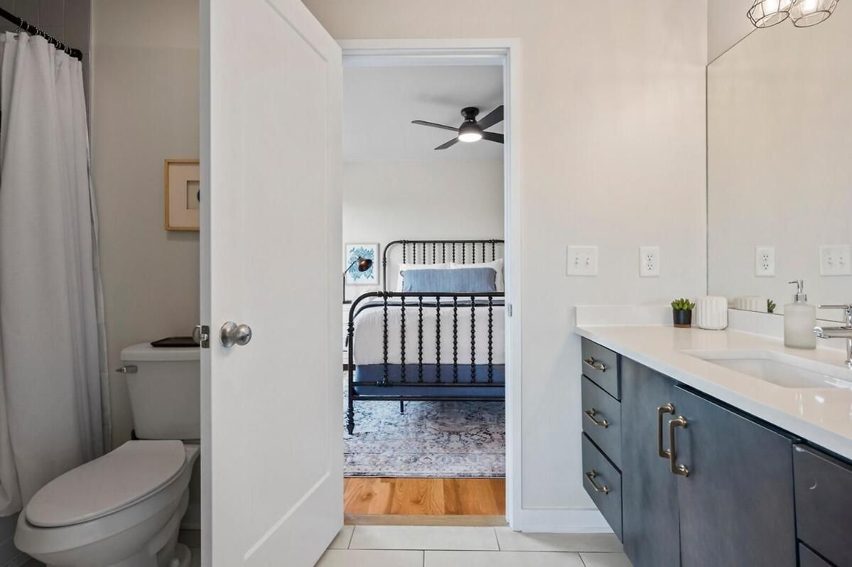 Walk & Bike-stunning Natural Light! 13 Mins To Downtown Holiday home Nashville