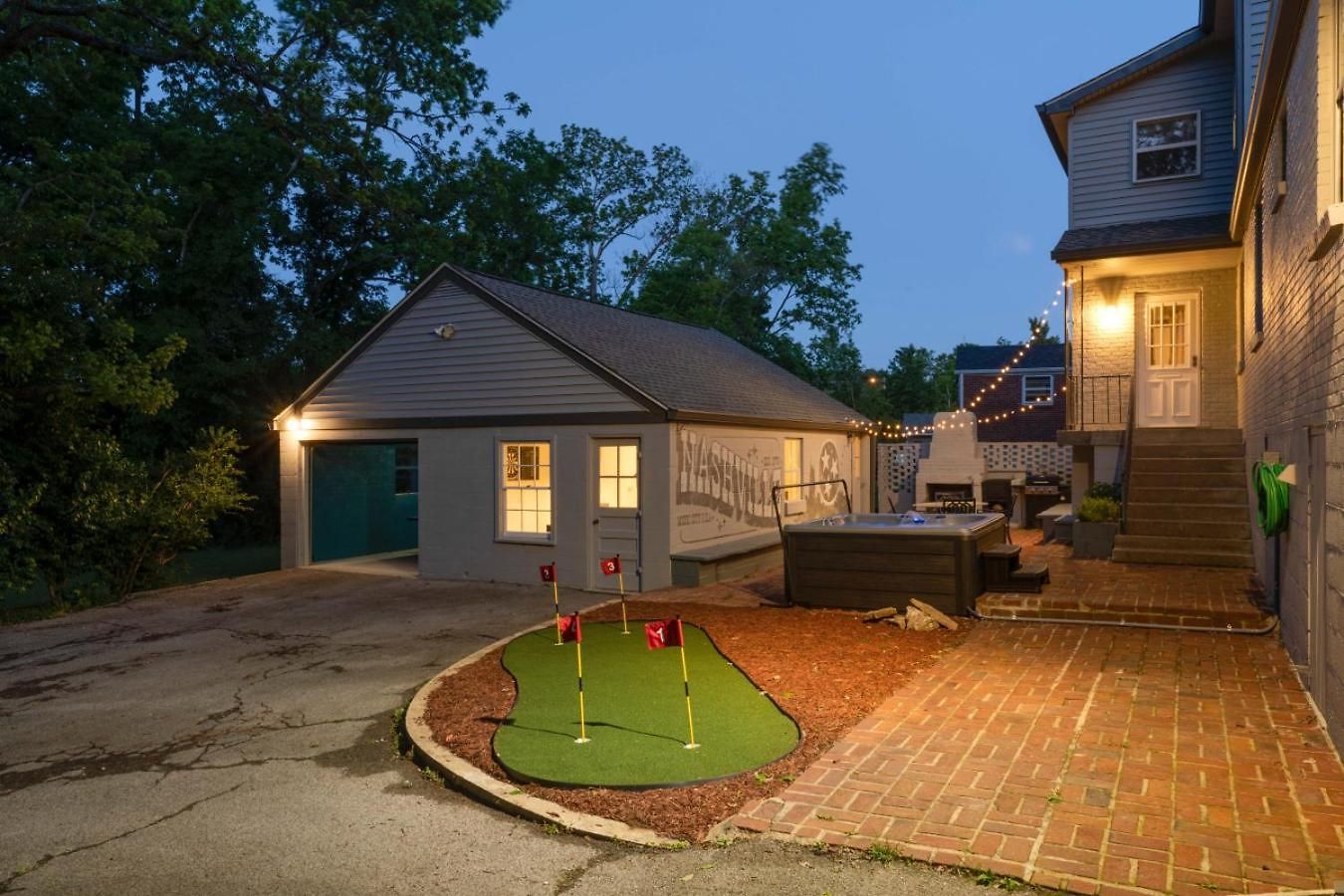 New Playground Hot Tub Games And Broadway Buzz Holiday home Nashville