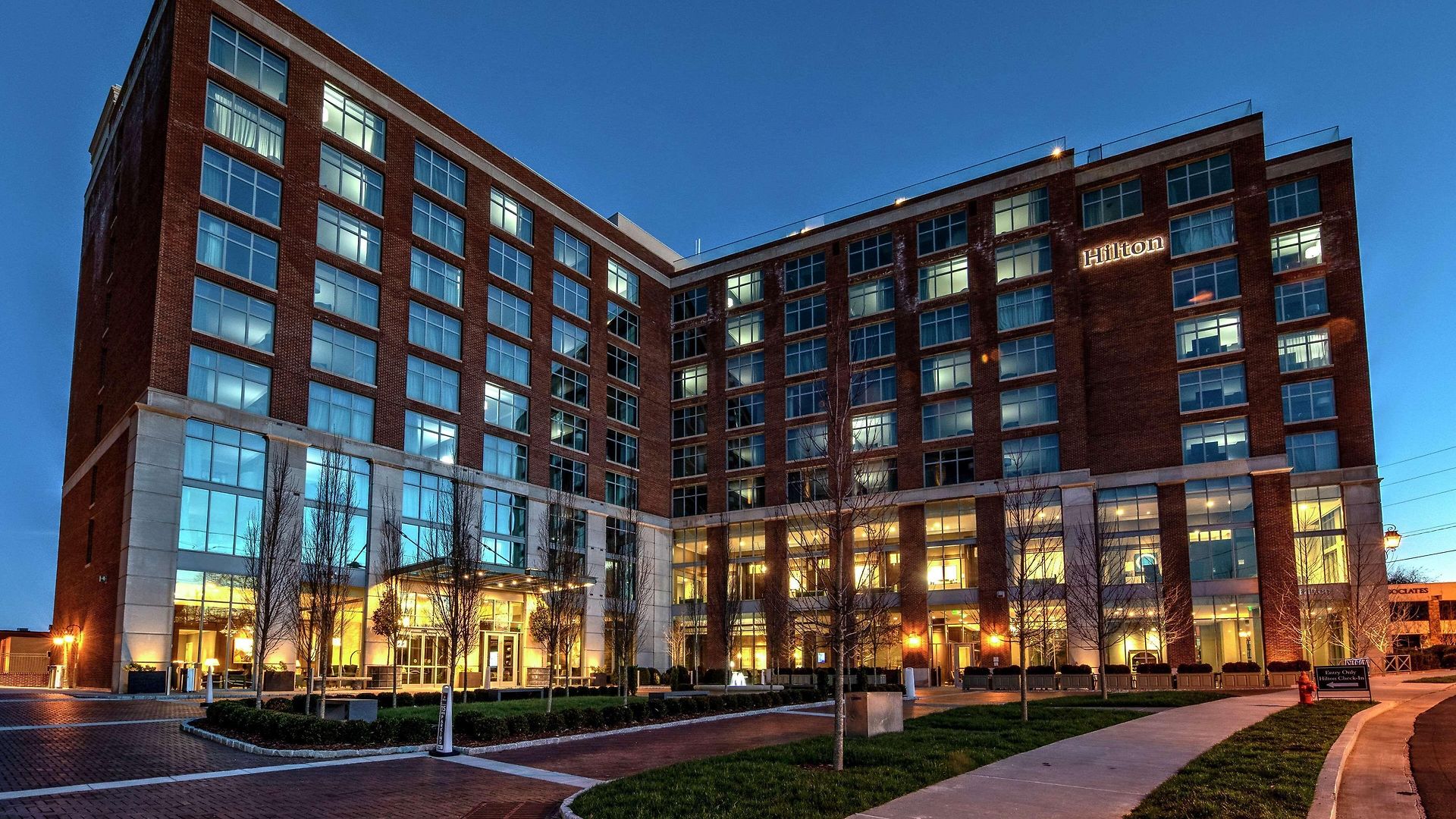 Hilton Hills Hotel 4*