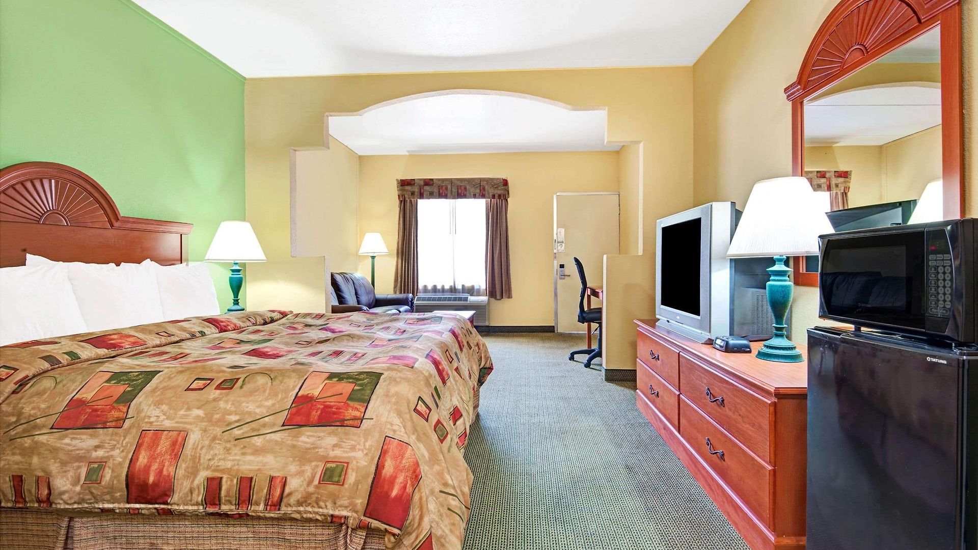 Hotel Super 8 By Wyndham Near Downtown / I-40 Nashville