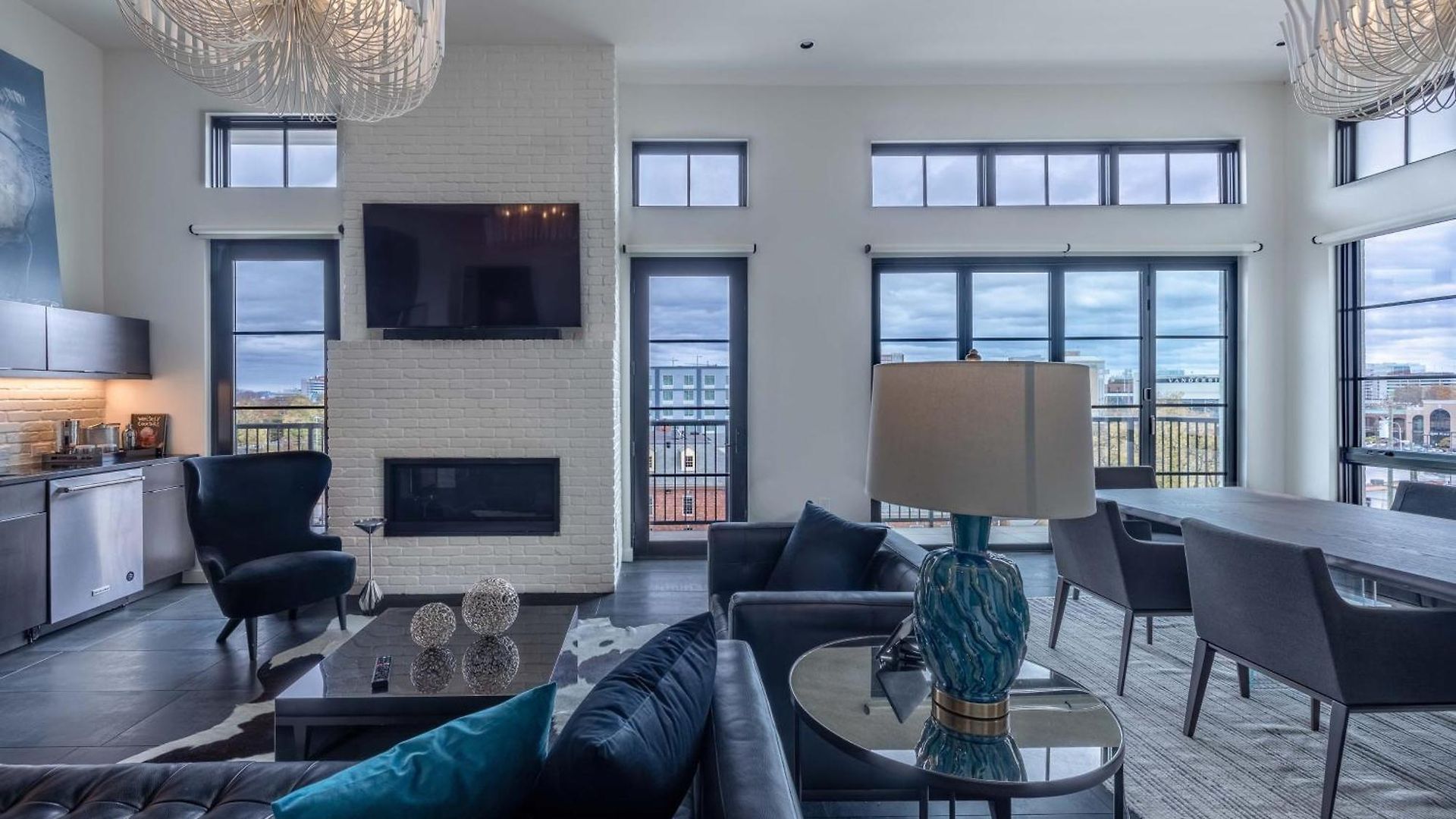 Hotel 121 By Avantstay Nashville