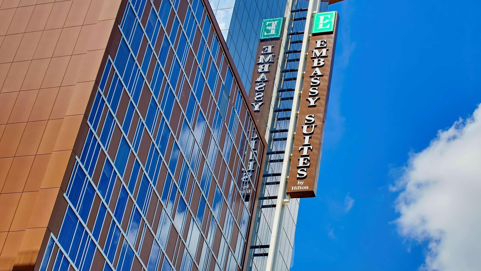 Hotel Embassy By Hilton Downtown