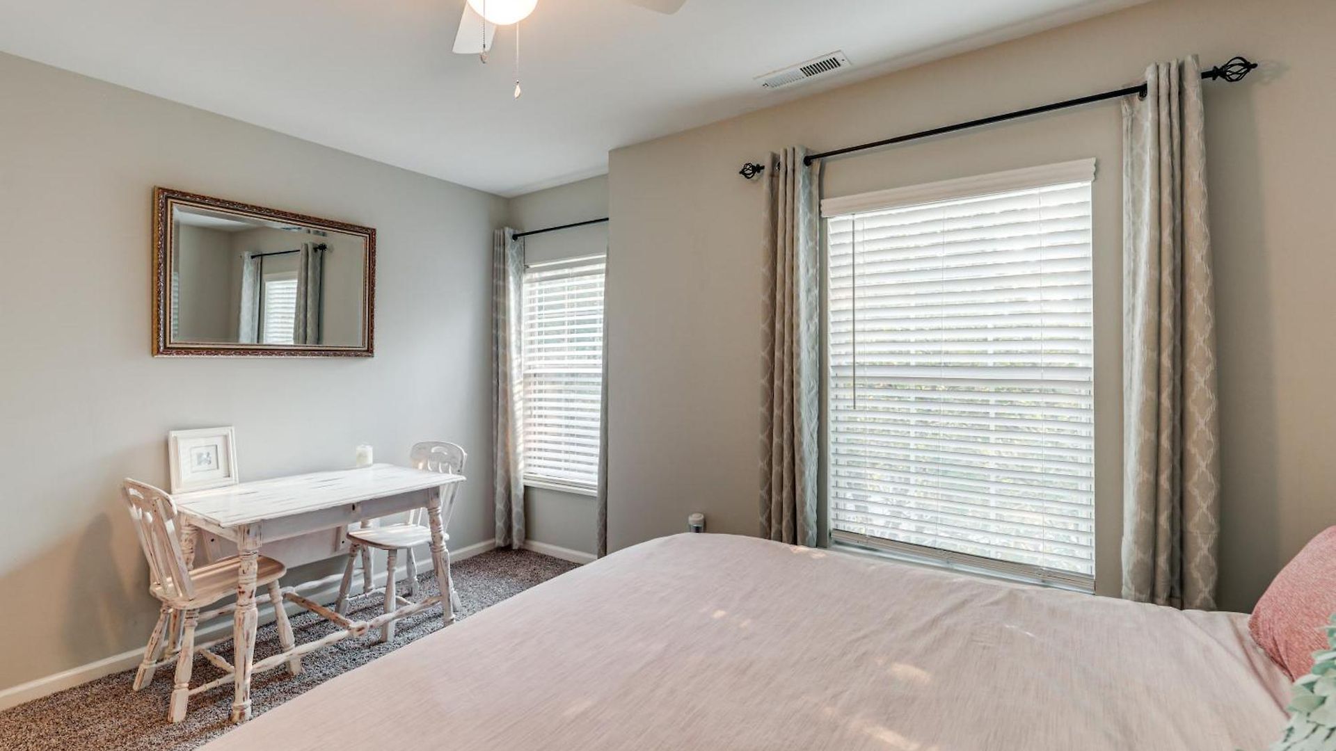 Family W/ Deck: 12 Mi To Downtown Nashville! Holiday home