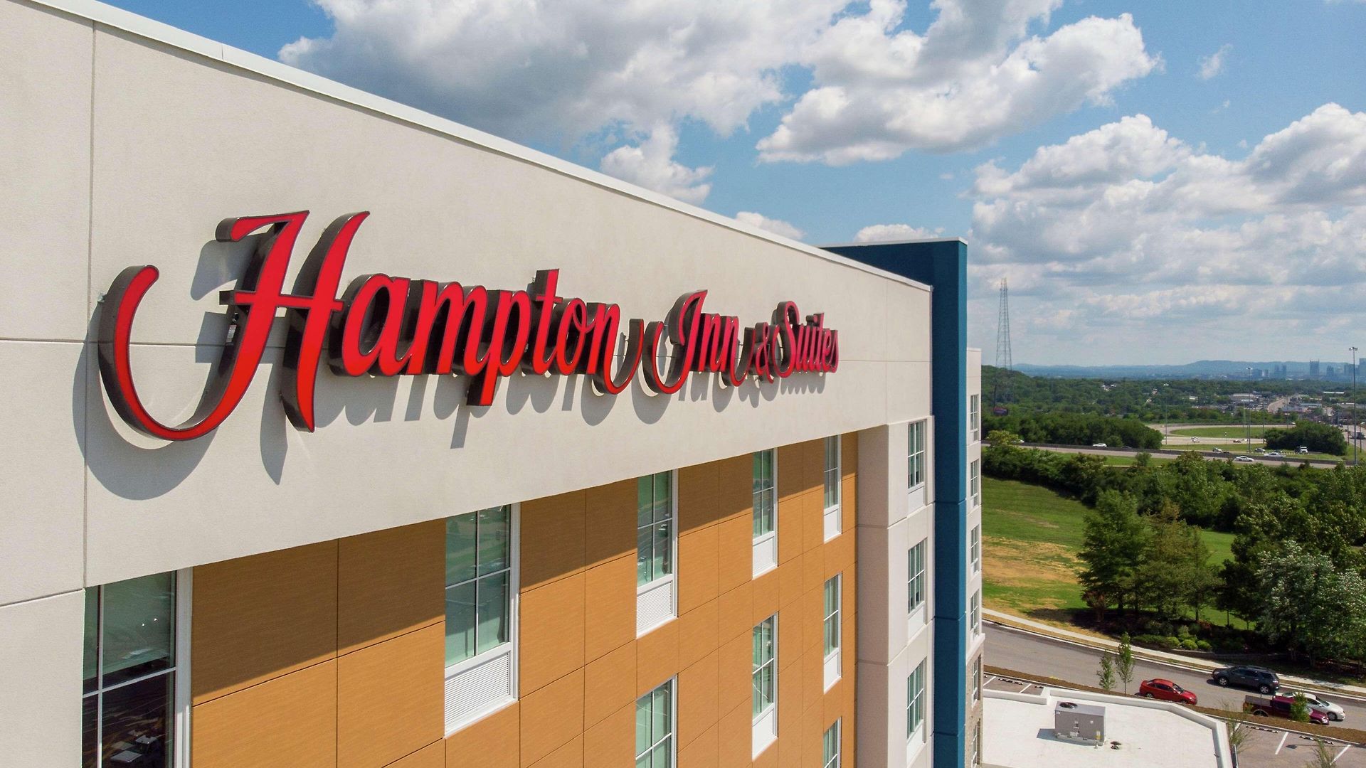 Hotel Hampton & By Hilton North Skyline