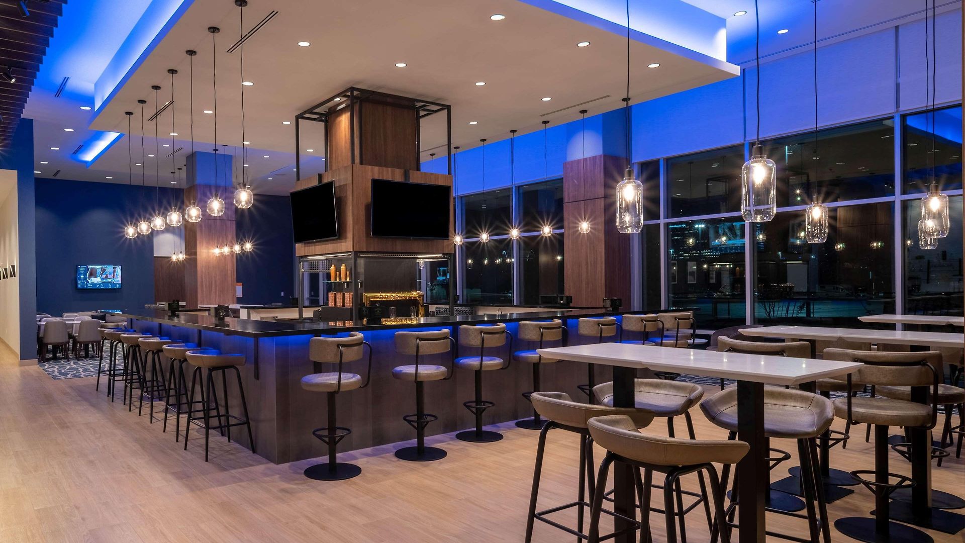 Hotel La Quinta & By Wyndham Downtown Stadium 3*