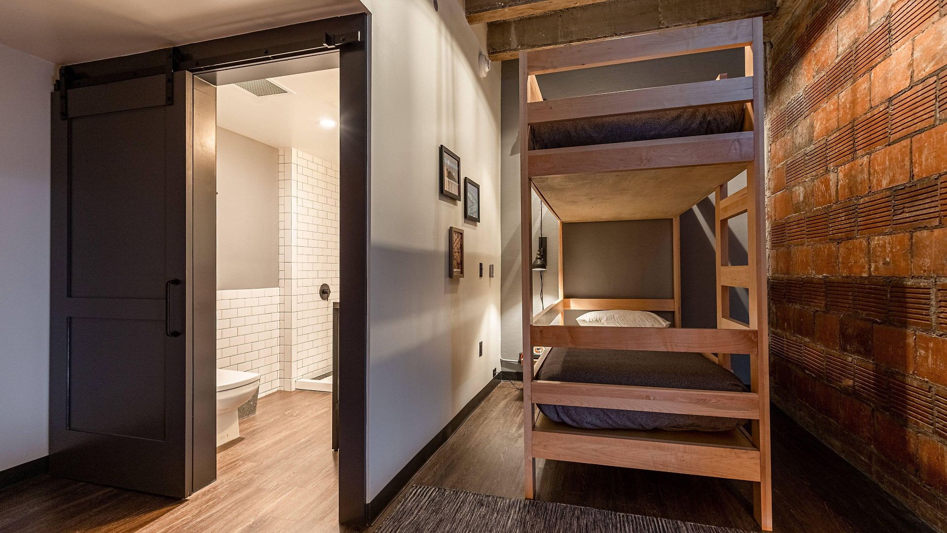 Hotel Moxy Downtown 3*