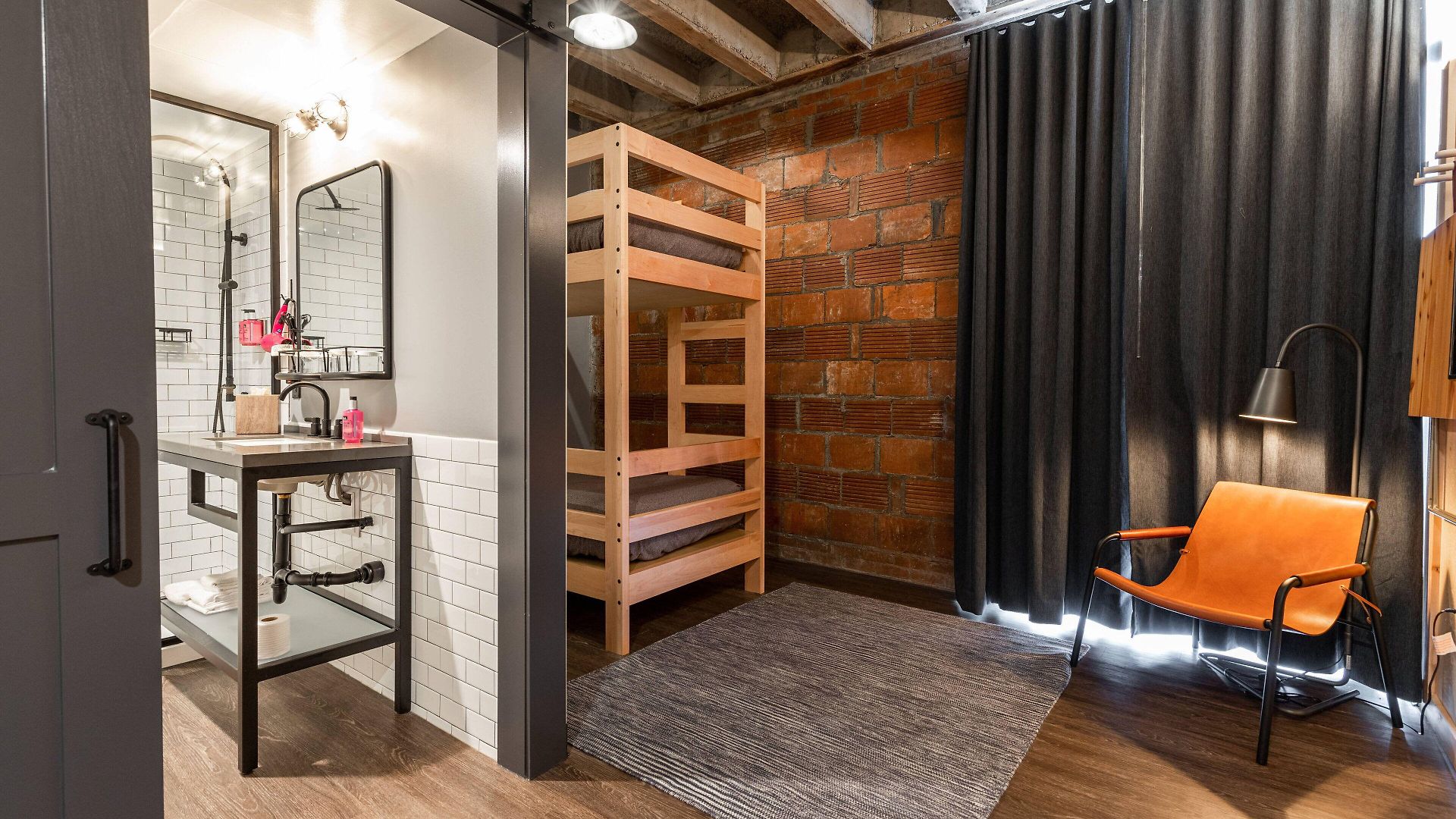 Hotel Moxy Downtown 3*