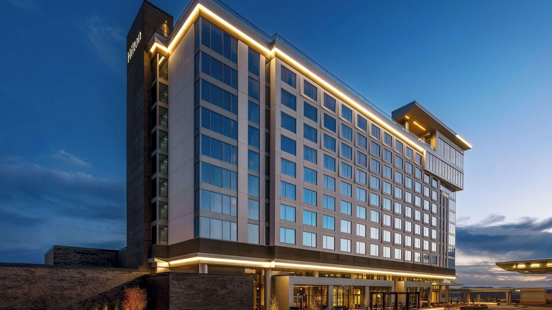 Hilton Bna Airport Terminal Hotel 4*