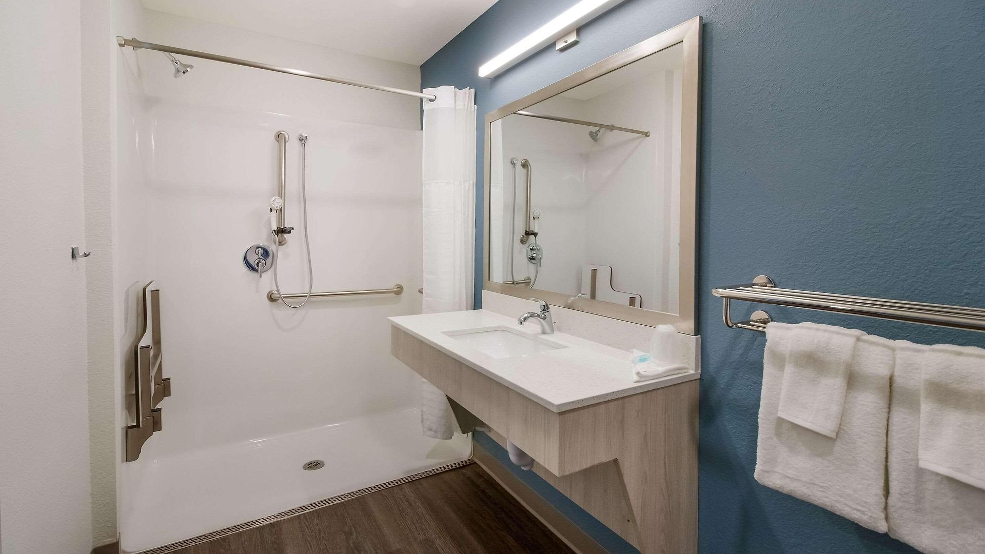 Hotel Woodspring Hermitage - Airport 3*