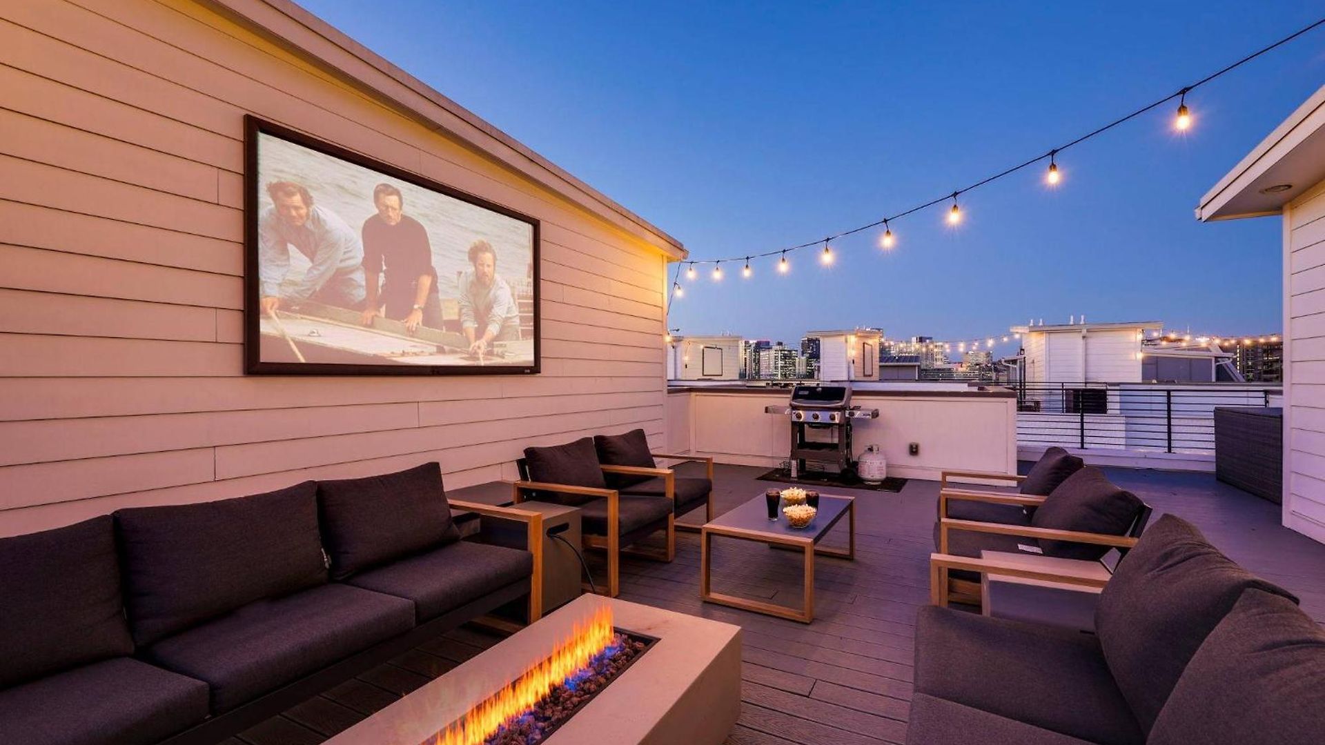 Fiddler's Flats - Sleeps 16 - Two Rooftops With View *