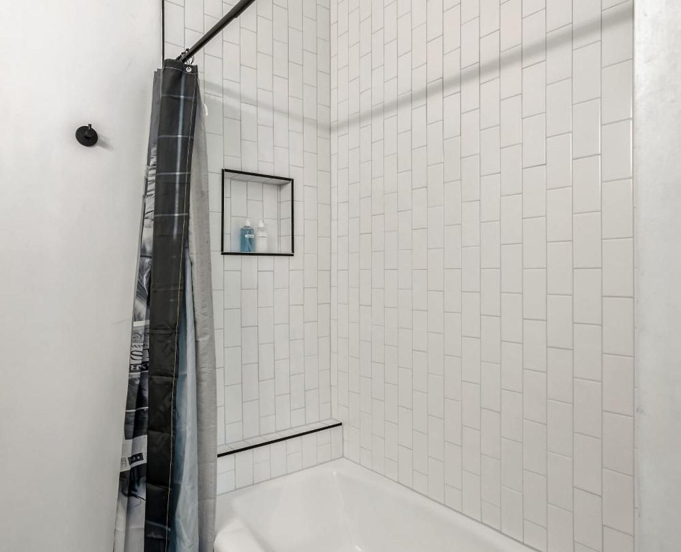 Spacious - 2 Homes, 15 Guests *