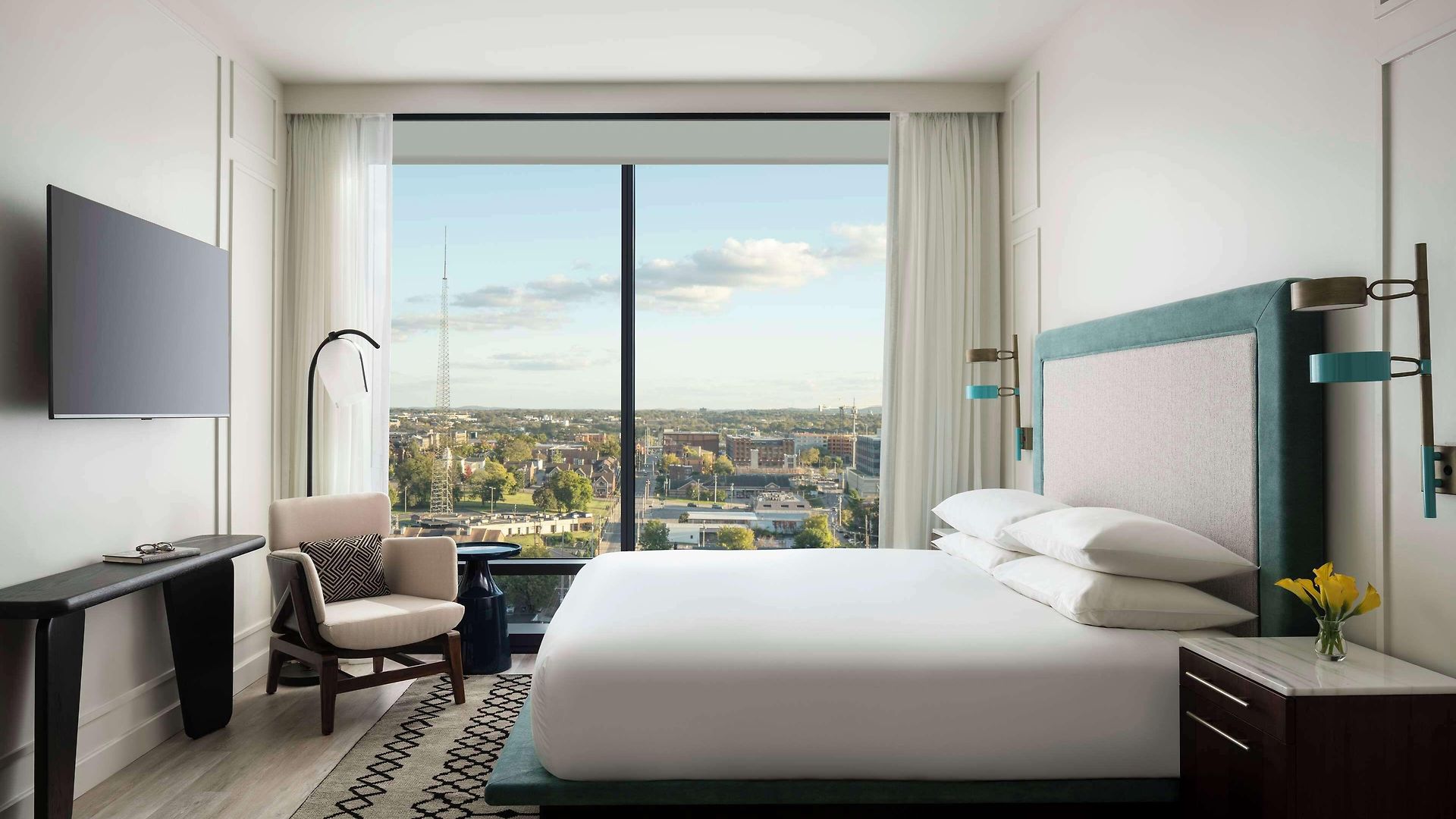 Hyatt Centric Downtown Hotel 4*