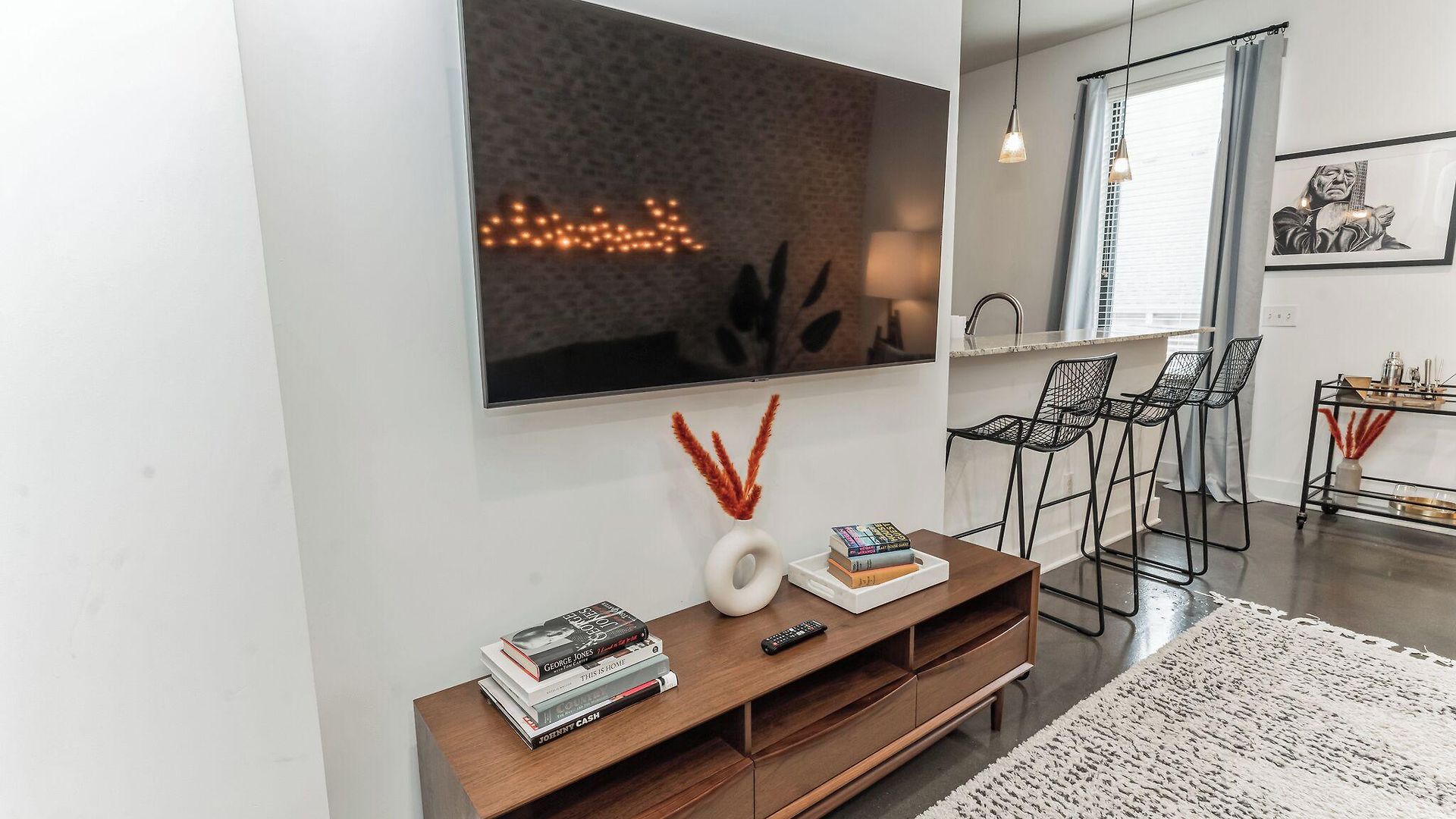 Modern Loft Near West End Holiday home *