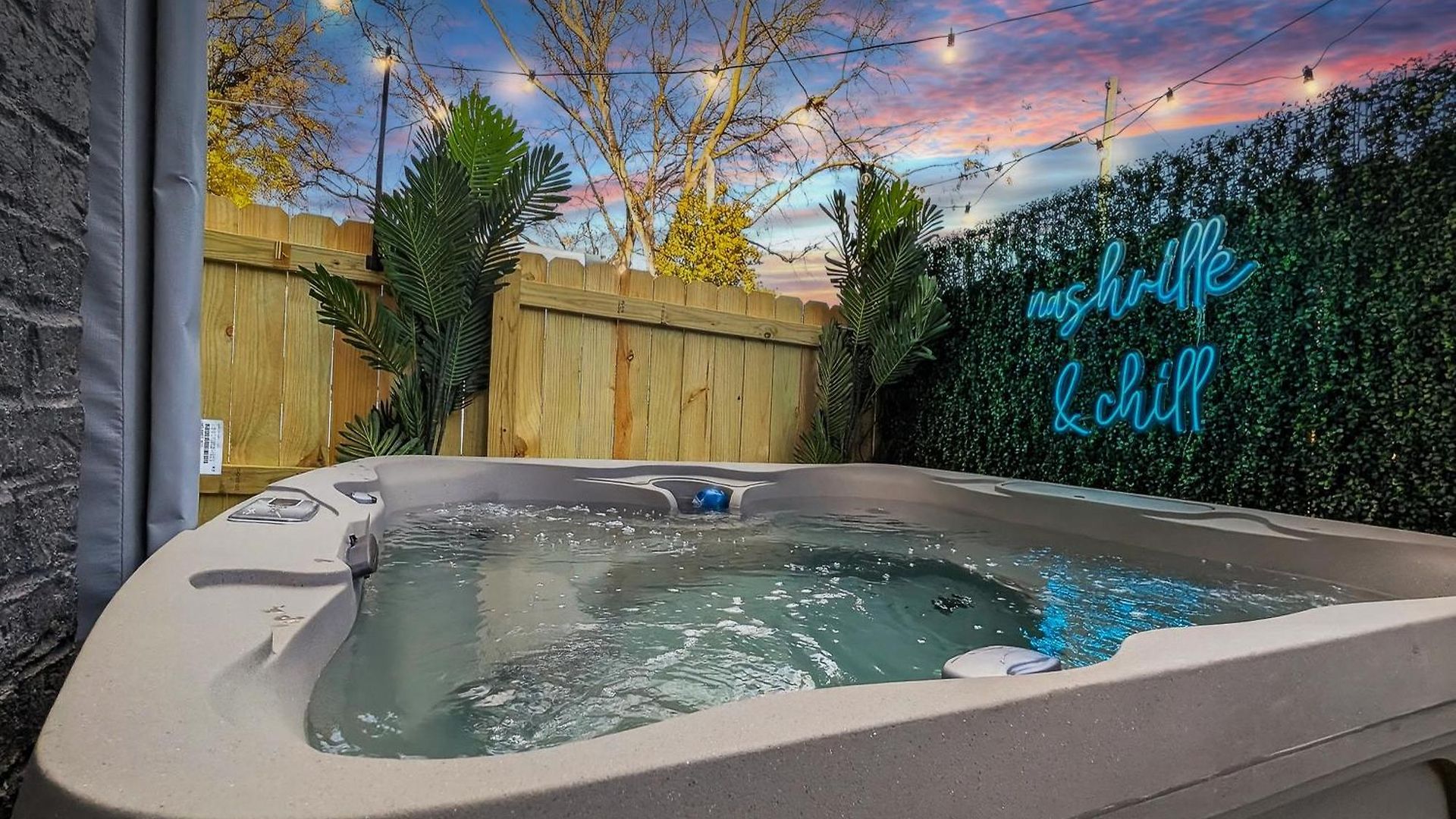 Boho-chic With A Hot Tub, Fire Pit Holiday home Nashville