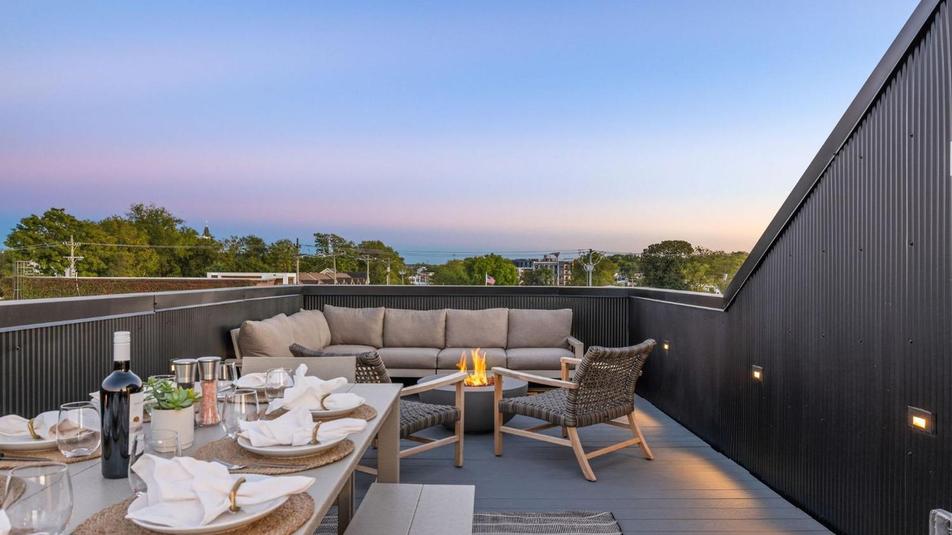 The Elmwood - Brand New Rooftop Lounge W Firepit