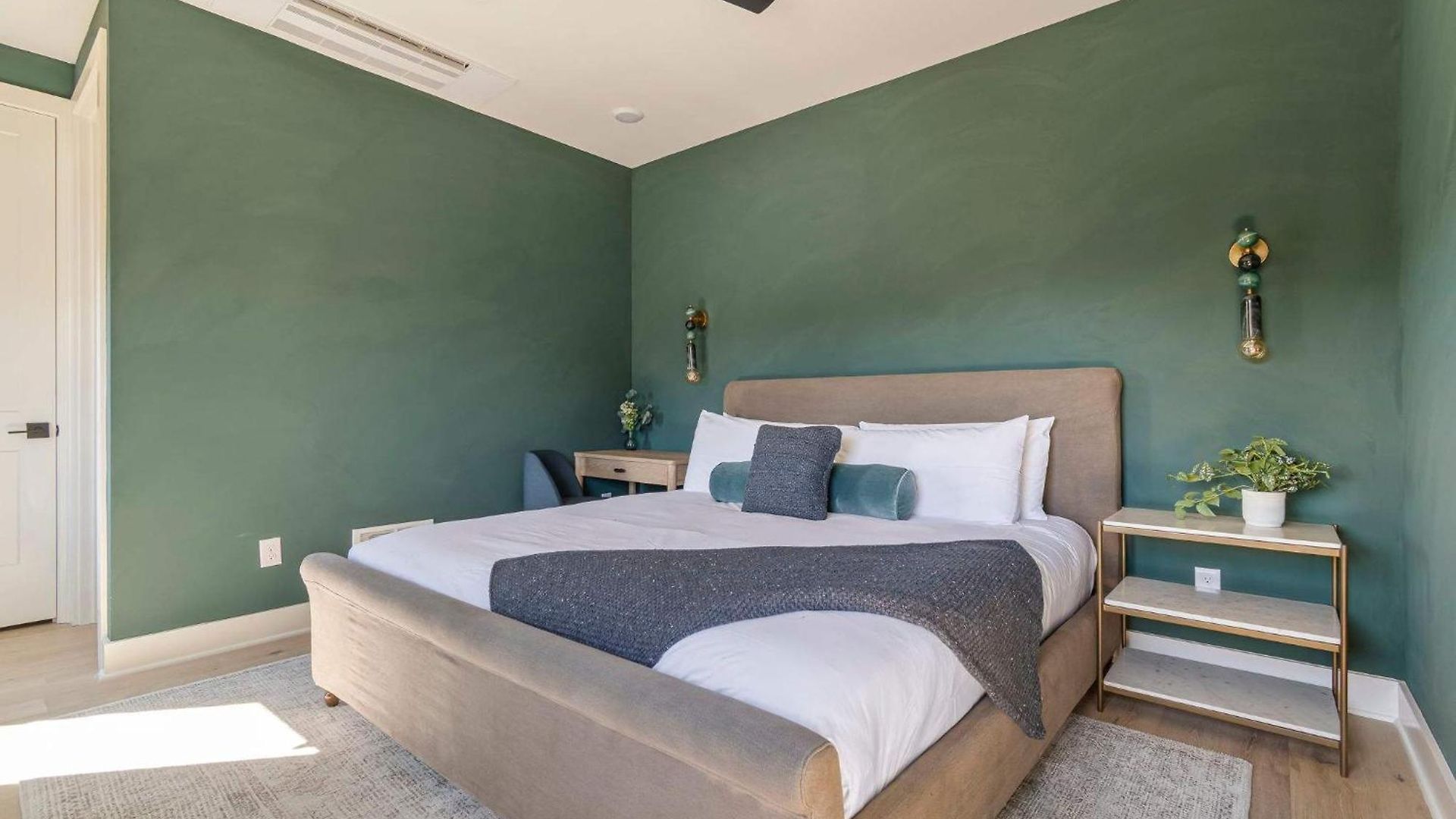The Linden - Rooftop Views Refined Design New