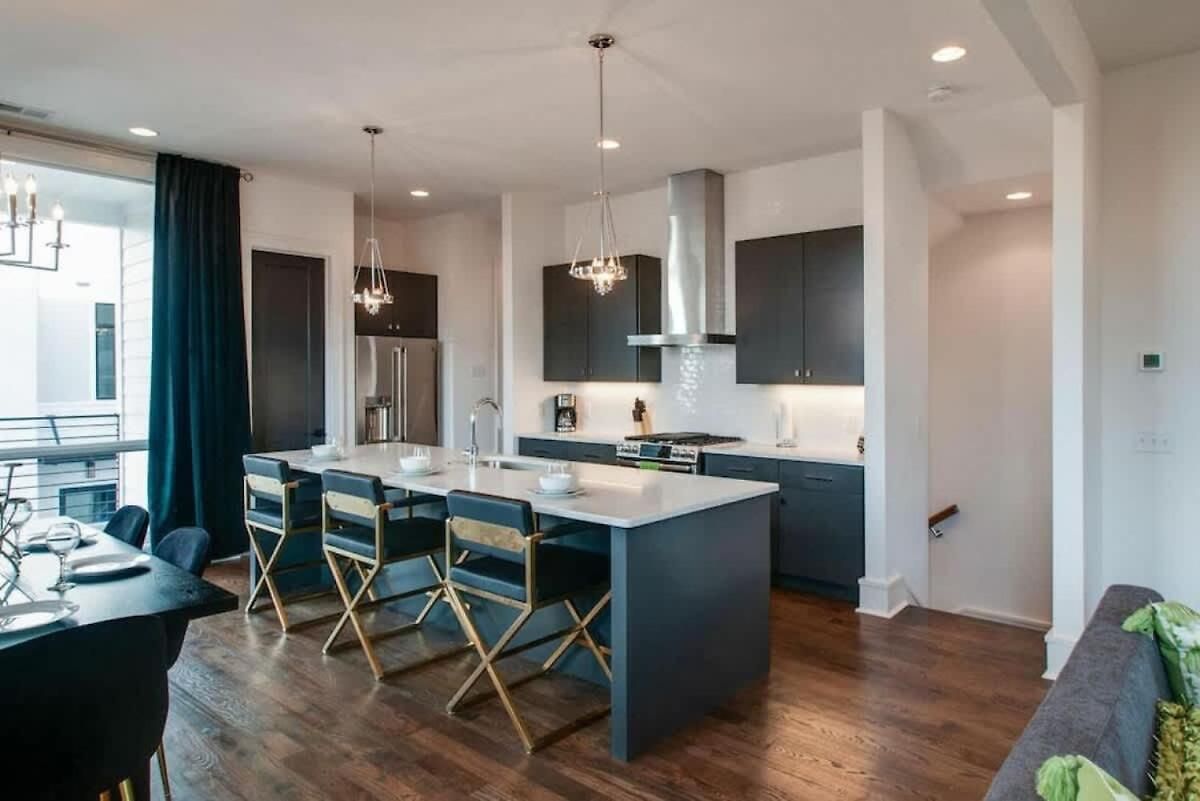 Luxury - The Gulch - Private Rooftop Holiday home