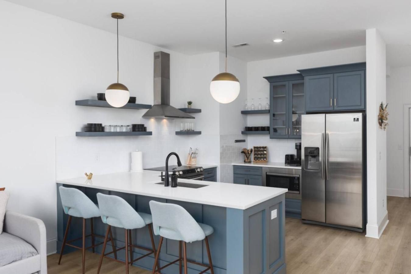 Sleeps 16 Two Side By Side Only 3 Miles Broadway