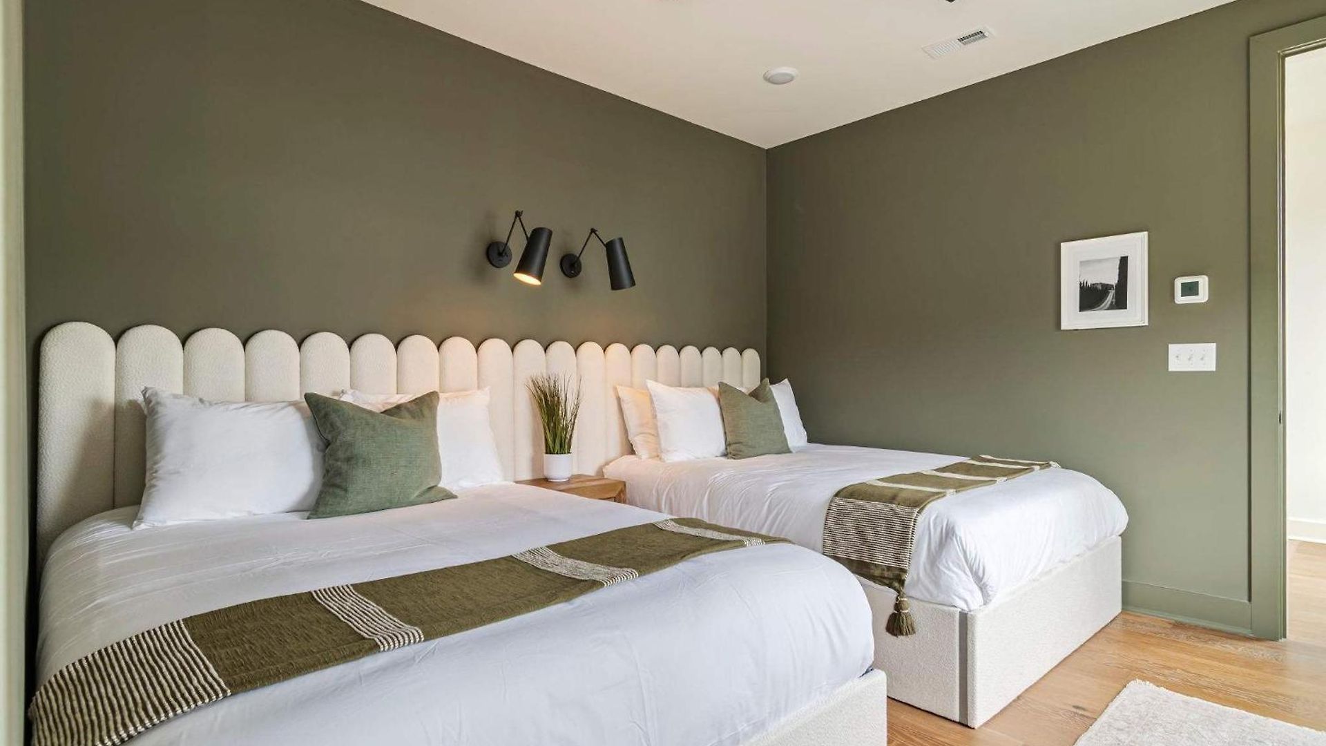 Holiday home The Elmwood - Brand New Rooftop Lounge W Firepit Nashville