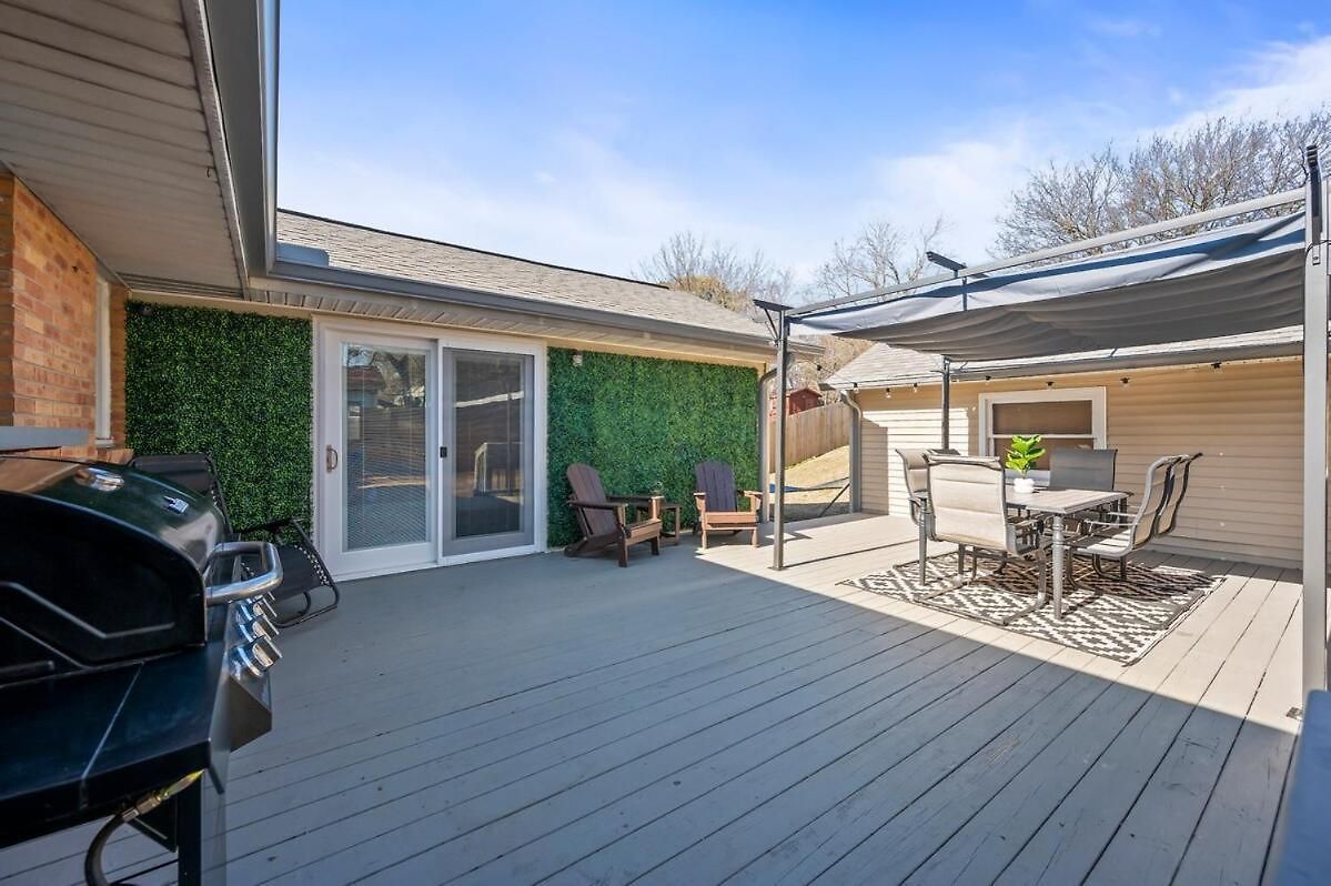 Cozy Ranch Retreat-large Deck & Yard-10 Mins To Downtown Nashville