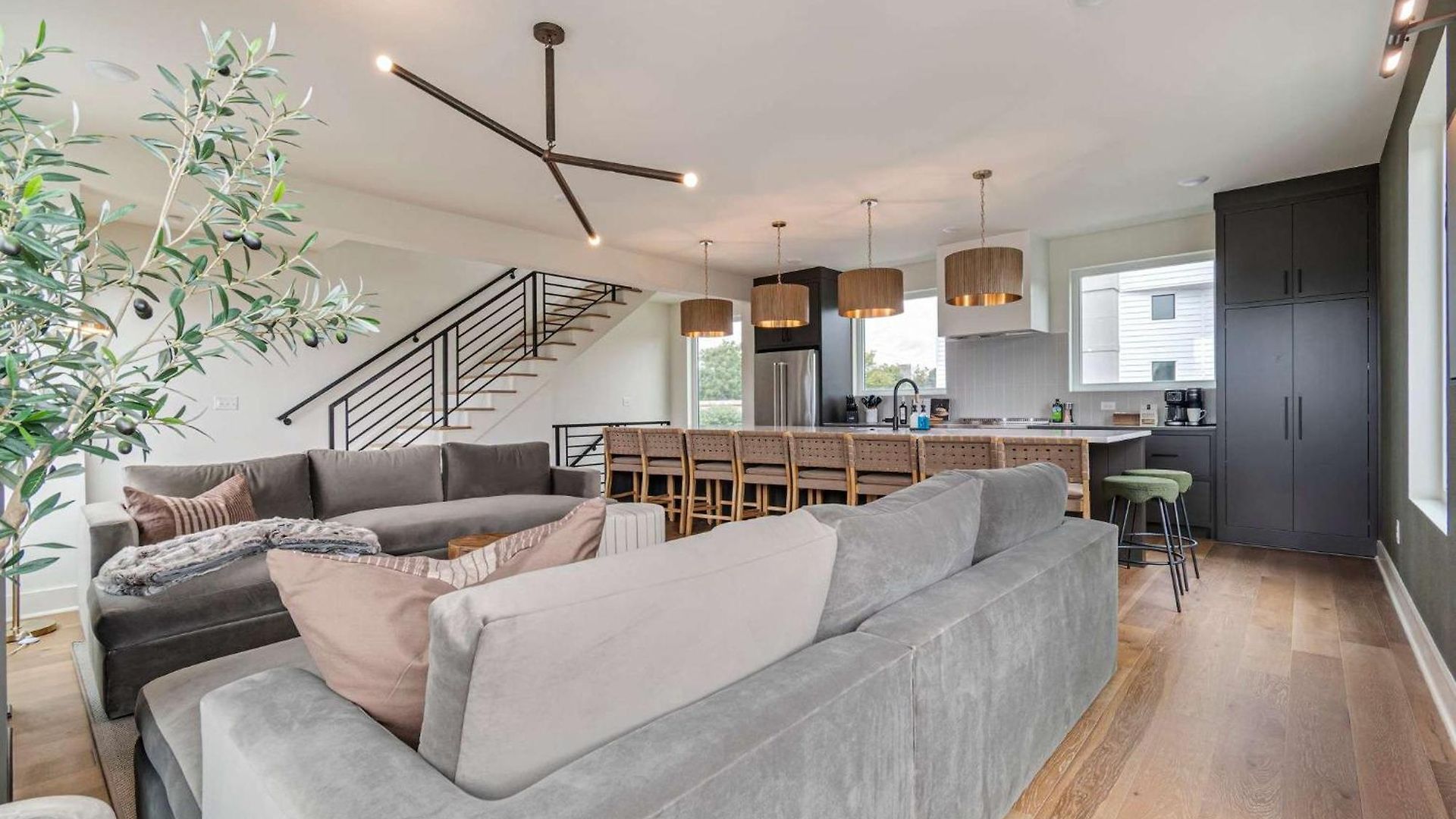 The Elmwood - Brand New Rooftop Lounge W Firepit Holiday home