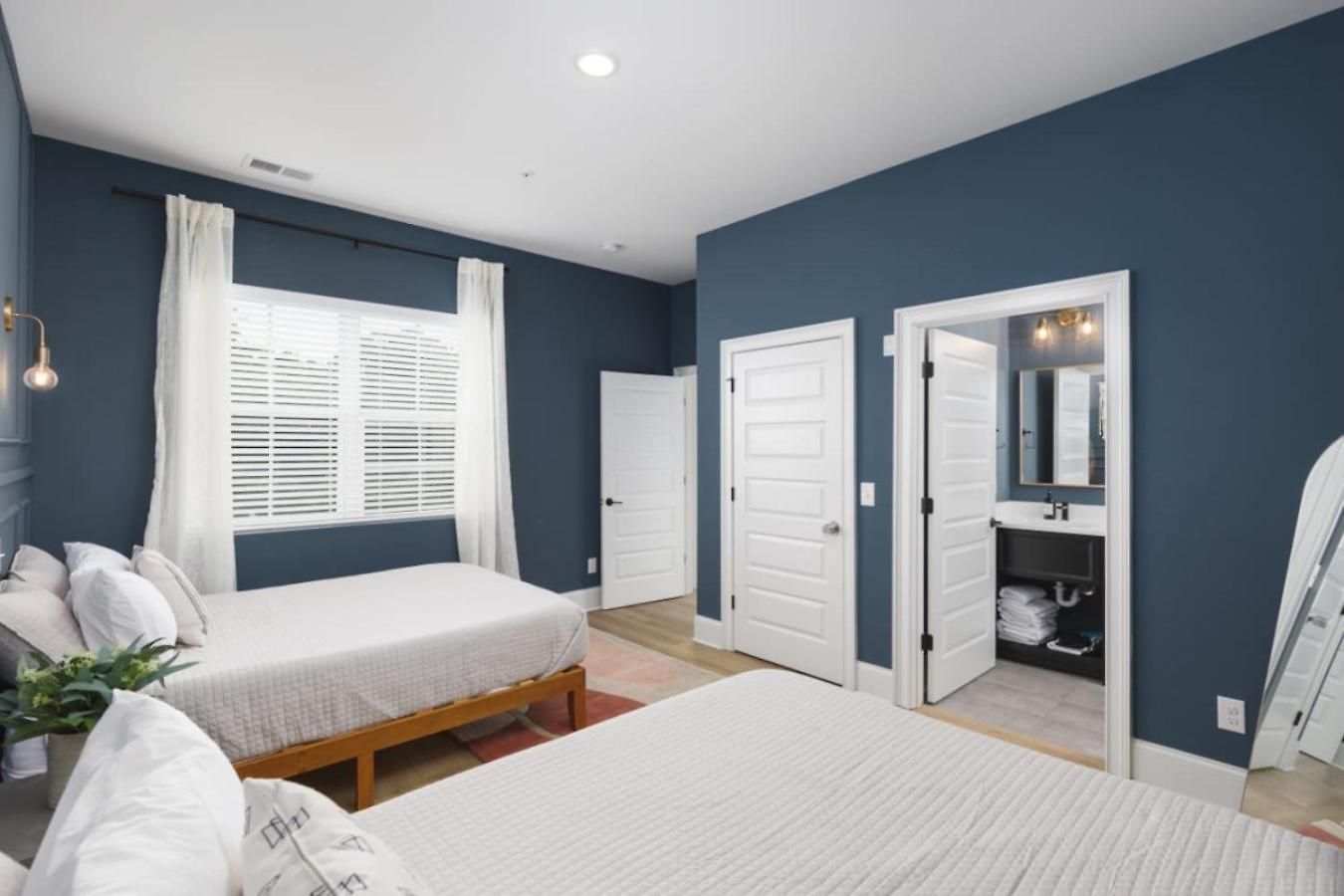 Sleeps 16 Two Side By Side Only 3 Miles Broadway Holiday home Nashville
