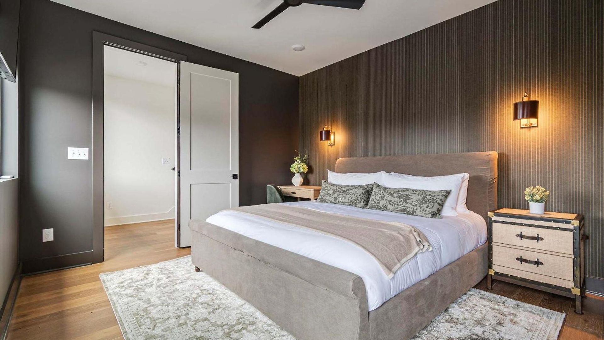 Holiday home The Elmwood - Brand New Rooftop Lounge W Firepit Nashville