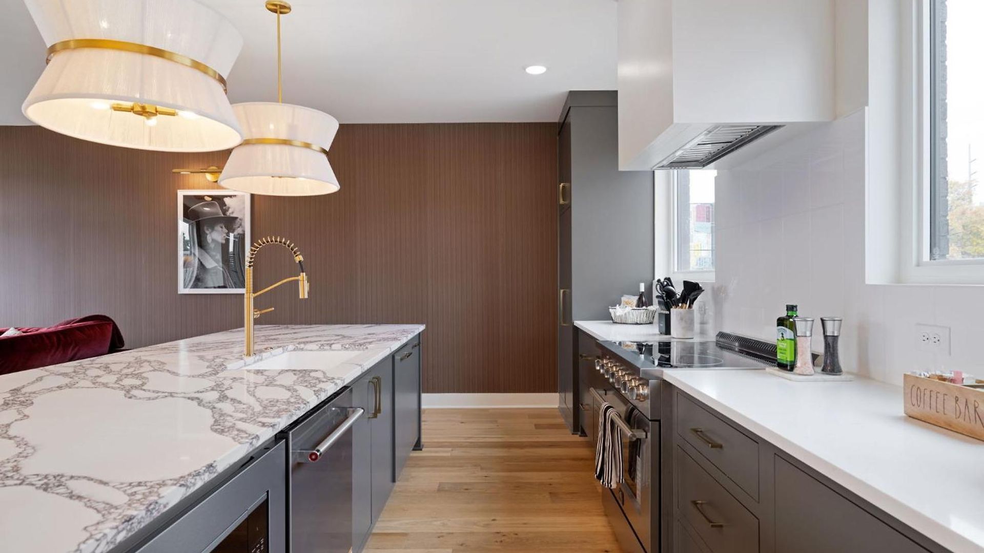 The Chestnut - Brand New Rooftop Skyline Views Holiday home