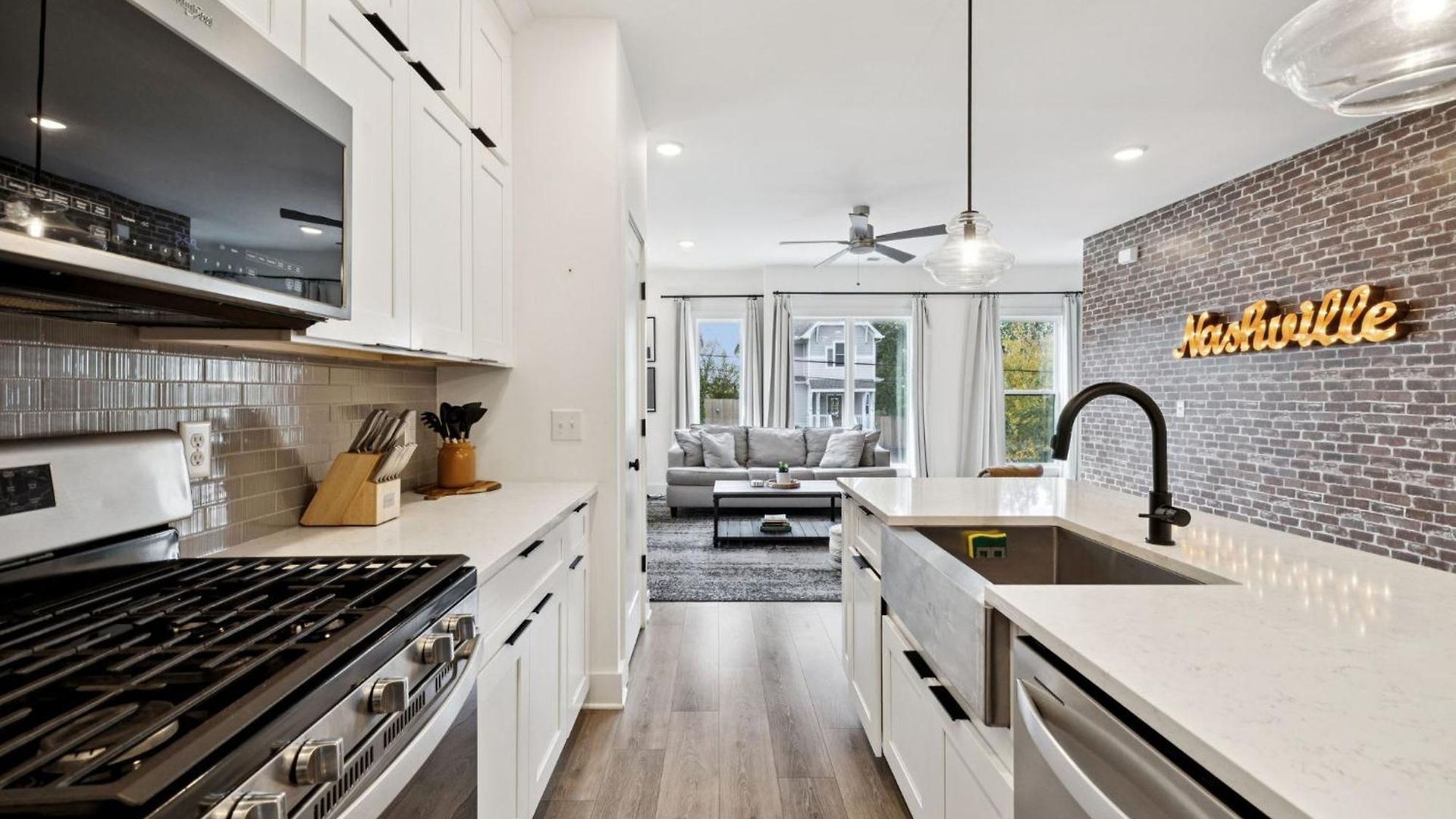 New Nash Modern Luxurious Space W Rooftop Views *