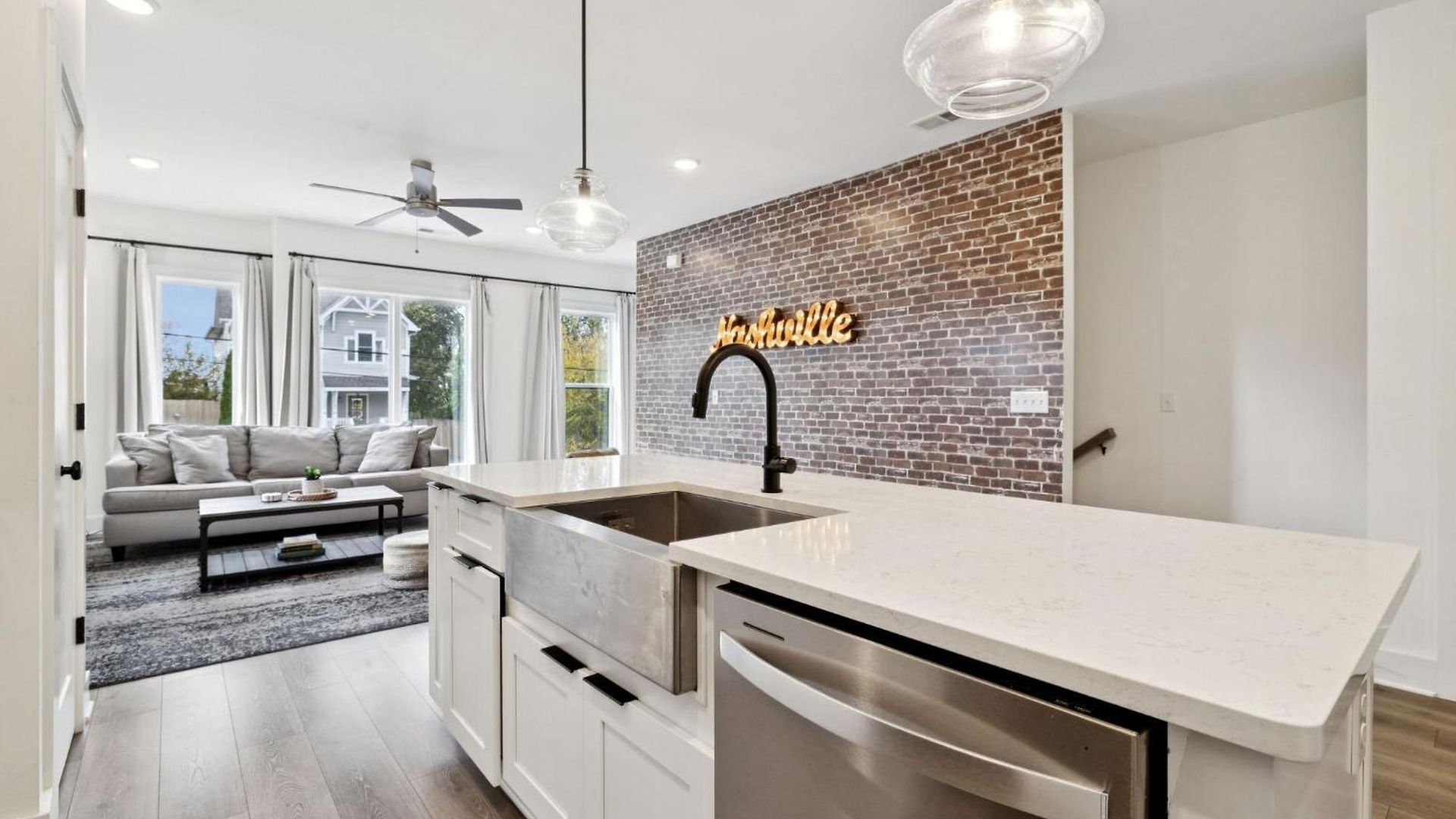 New Nash Modern Luxurious Space W Rooftop Views * Nashville