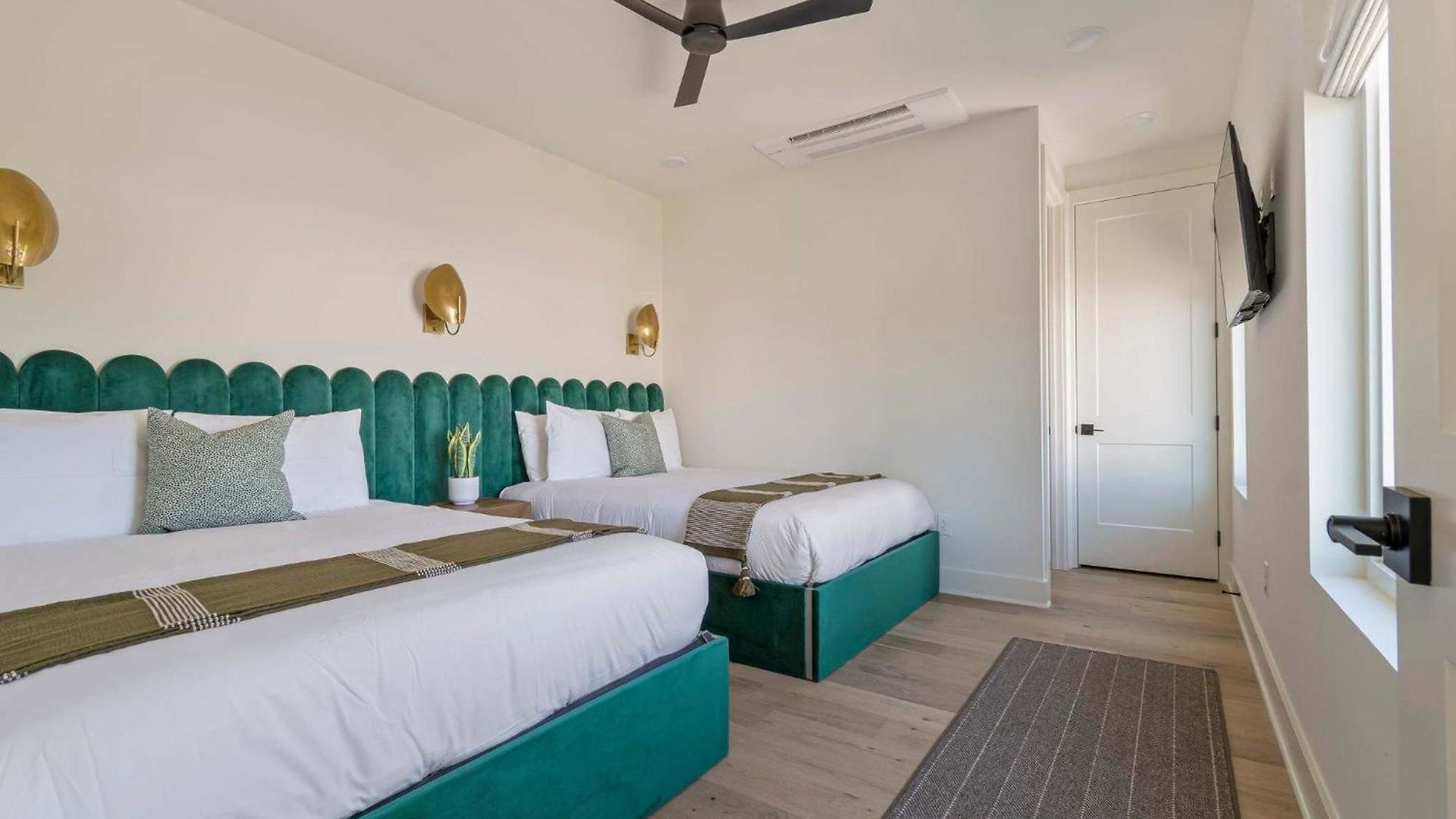 The Linden - Rooftop Views Refined Design New